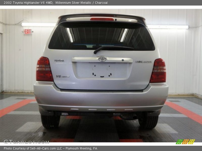 Millennium Silver Metallic / Charcoal 2002 Toyota Highlander V6 4WD