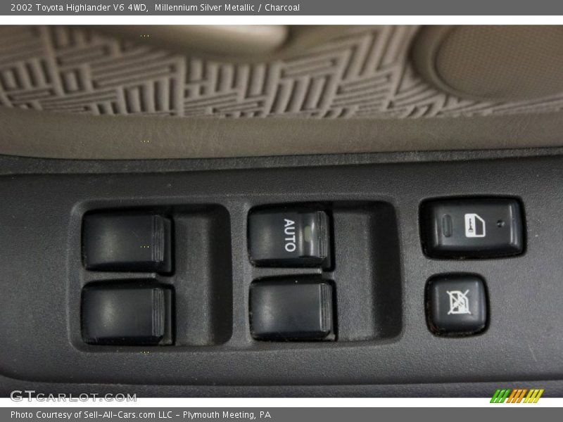 Millennium Silver Metallic / Charcoal 2002 Toyota Highlander V6 4WD