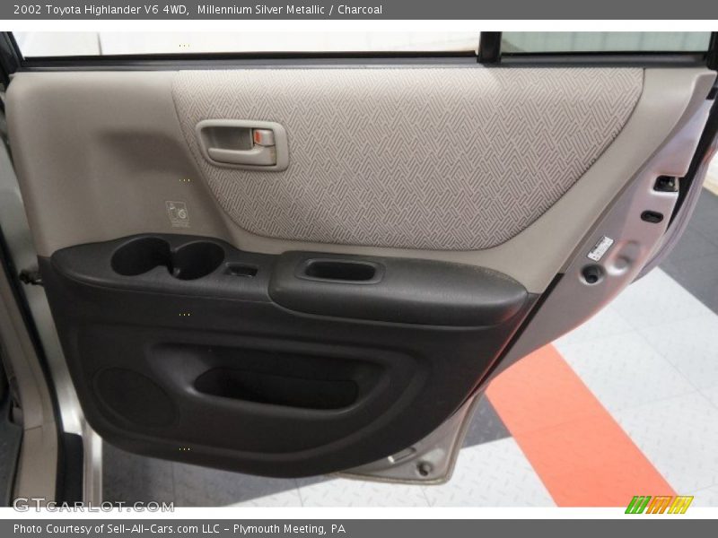 Millennium Silver Metallic / Charcoal 2002 Toyota Highlander V6 4WD