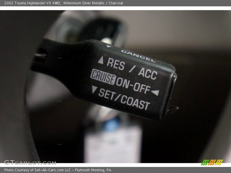 Millennium Silver Metallic / Charcoal 2002 Toyota Highlander V6 4WD