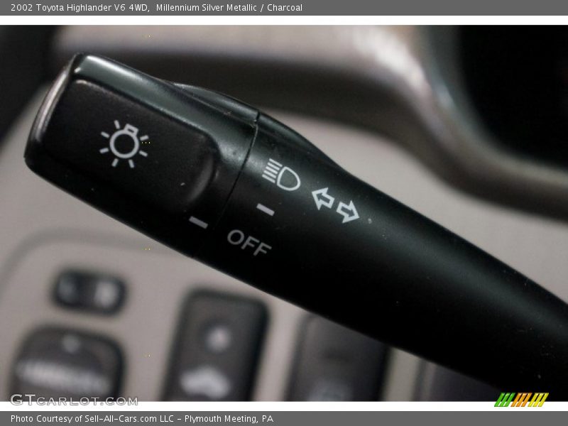 Millennium Silver Metallic / Charcoal 2002 Toyota Highlander V6 4WD