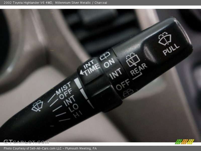 Millennium Silver Metallic / Charcoal 2002 Toyota Highlander V6 4WD