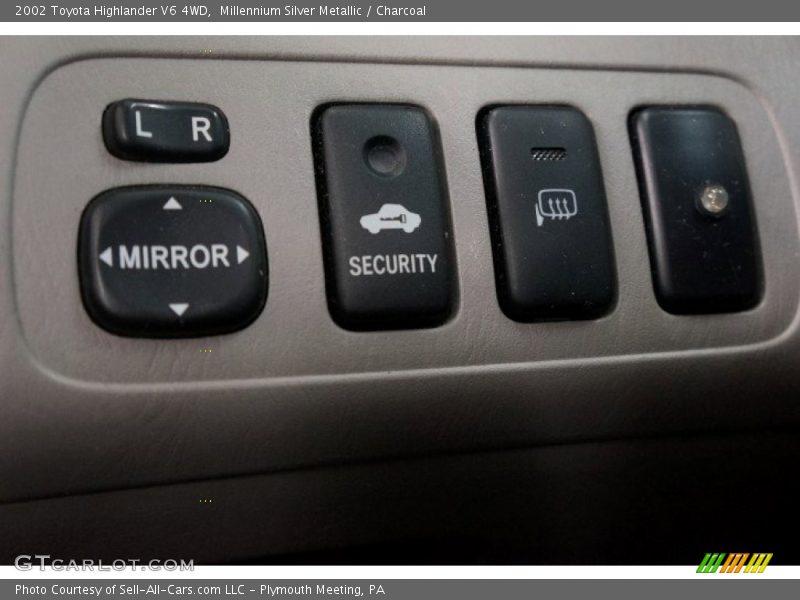 Millennium Silver Metallic / Charcoal 2002 Toyota Highlander V6 4WD