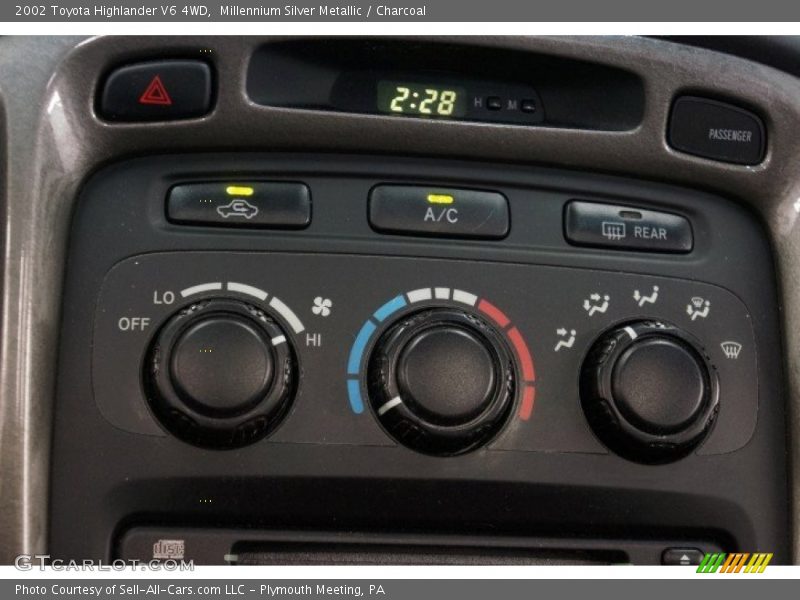 Millennium Silver Metallic / Charcoal 2002 Toyota Highlander V6 4WD