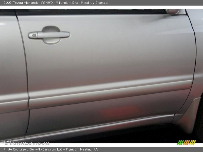 Millennium Silver Metallic / Charcoal 2002 Toyota Highlander V6 4WD