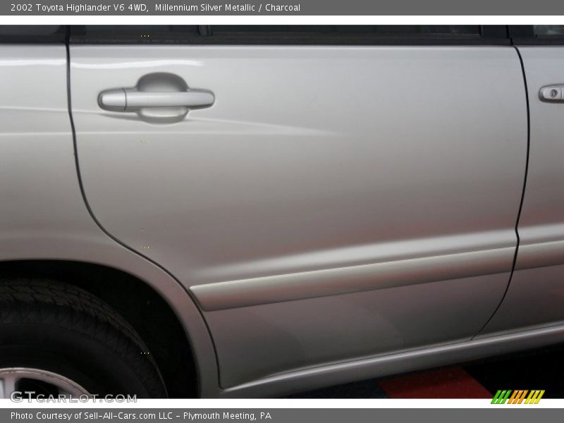 Millennium Silver Metallic / Charcoal 2002 Toyota Highlander V6 4WD