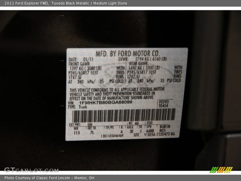 Tuxedo Black Metallic / Medium Light Stone 2011 Ford Explorer FWD