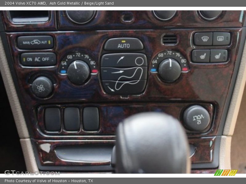 Ash Gold Metallic / Beige/Light Sand 2004 Volvo XC70 AWD
