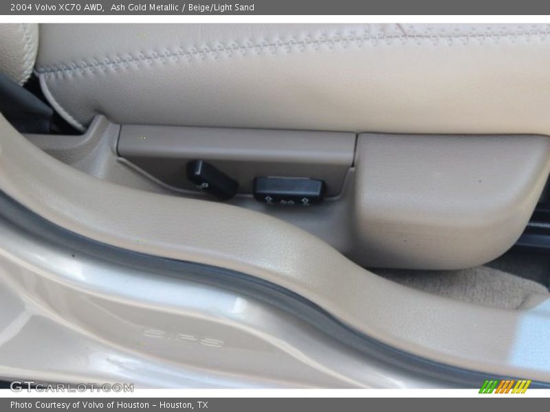 Ash Gold Metallic / Beige/Light Sand 2004 Volvo XC70 AWD