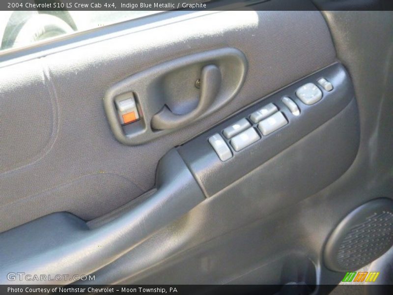 Indigo Blue Metallic / Graphite 2004 Chevrolet S10 LS Crew Cab 4x4