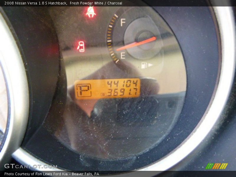 Fresh Powder White / Charcoal 2008 Nissan Versa 1.8 S Hatchback
