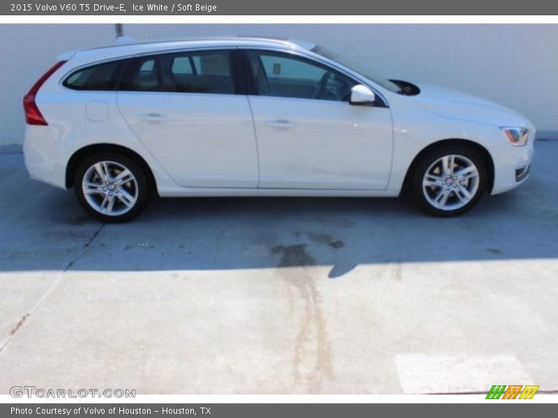 Ice White / Soft Beige 2015 Volvo V60 T5 Drive-E
