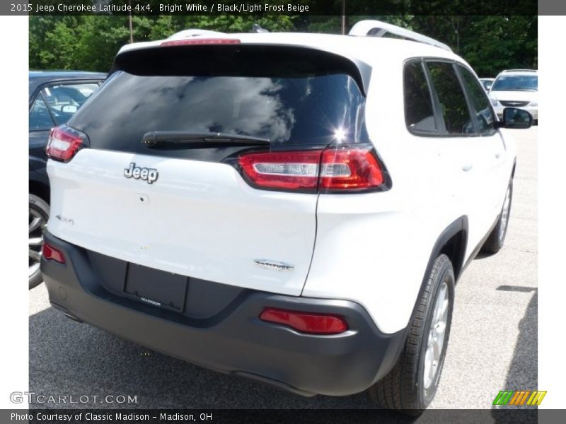 Bright White / Black/Light Frost Beige 2015 Jeep Cherokee Latitude 4x4