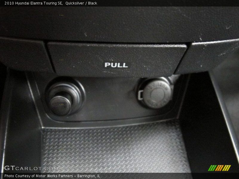 Quicksilver / Black 2010 Hyundai Elantra Touring SE