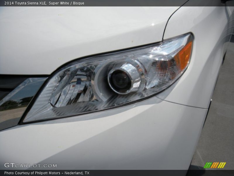 Super White / Bisque 2014 Toyota Sienna XLE