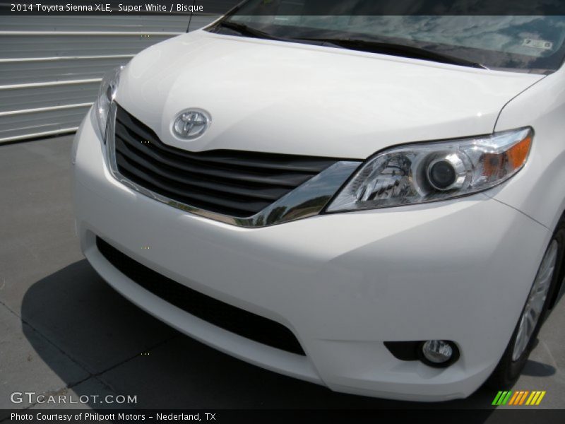 Super White / Bisque 2014 Toyota Sienna XLE