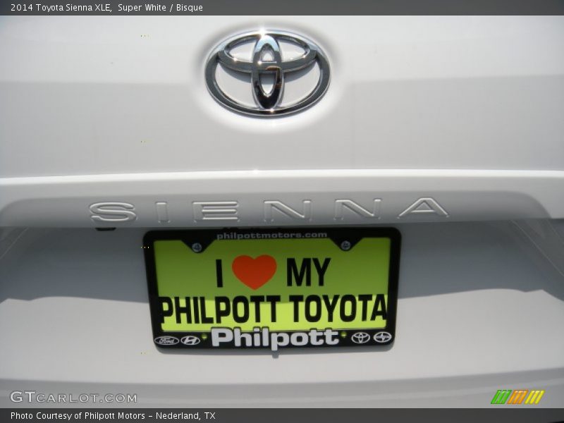 Super White / Bisque 2014 Toyota Sienna XLE