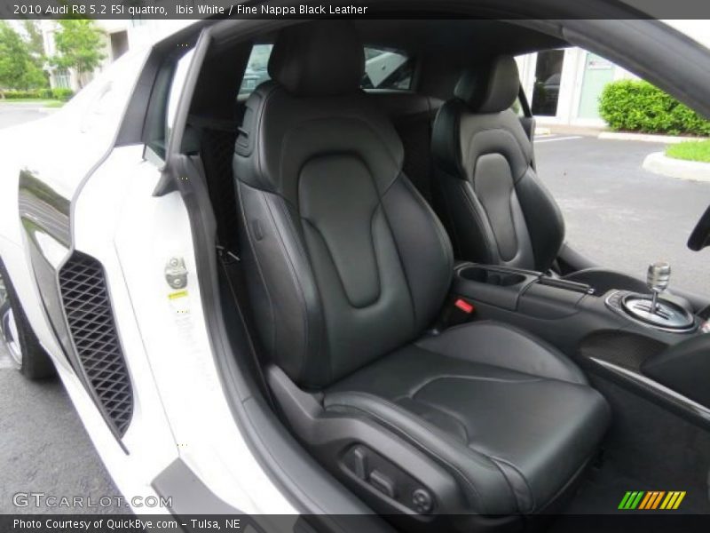 Front Seat of 2010 R8 5.2 FSI quattro