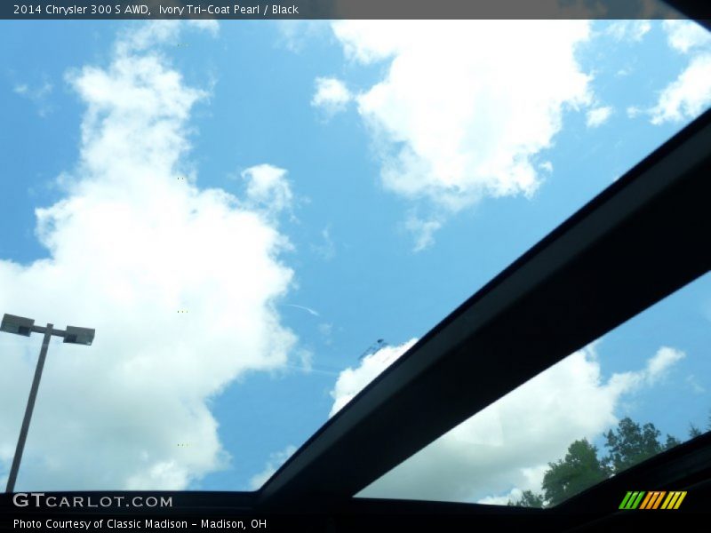 Ivory Tri-Coat Pearl / Black 2014 Chrysler 300 S AWD