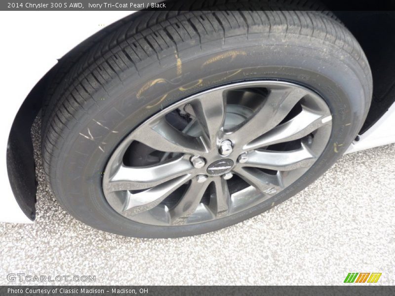 2014 300 S AWD Wheel