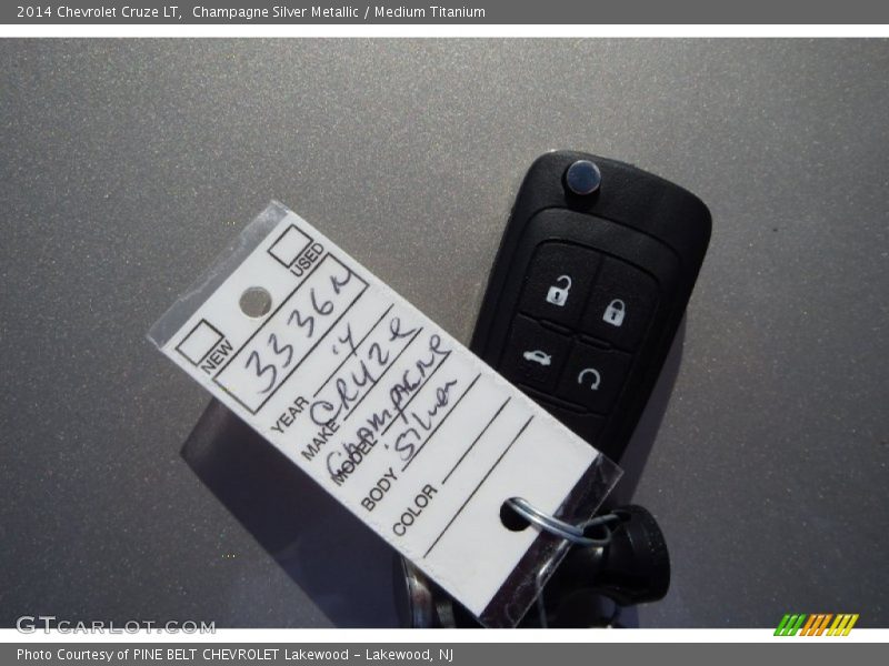 Champagne Silver Metallic / Medium Titanium 2014 Chevrolet Cruze LT
