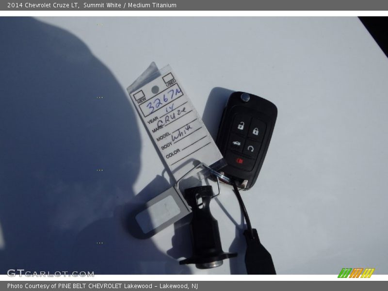 Summit White / Medium Titanium 2014 Chevrolet Cruze LT