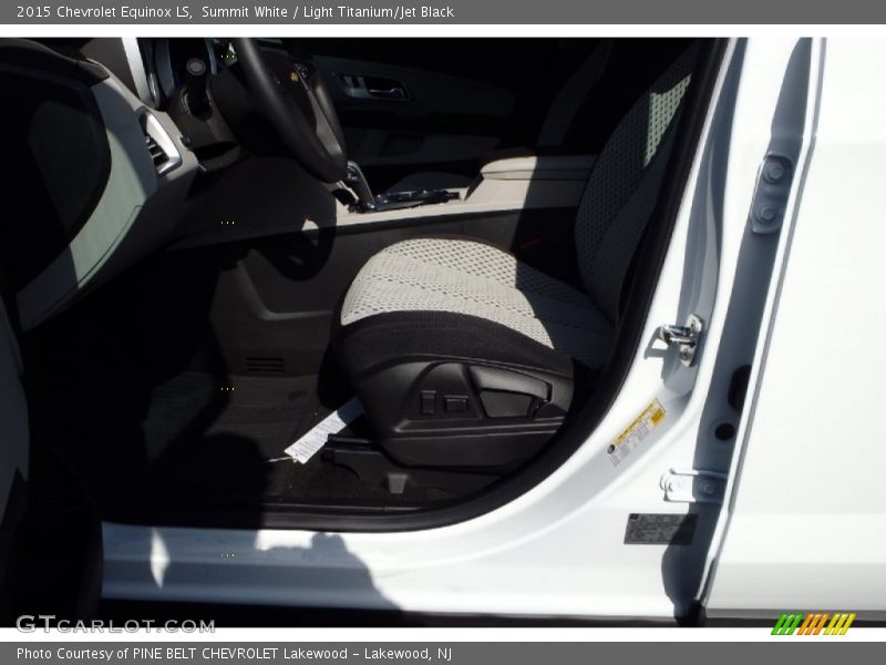 Summit White / Light Titanium/Jet Black 2015 Chevrolet Equinox LS