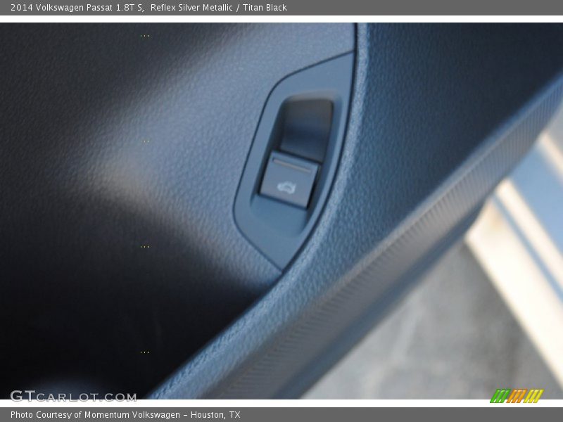 Reflex Silver Metallic / Titan Black 2014 Volkswagen Passat 1.8T S