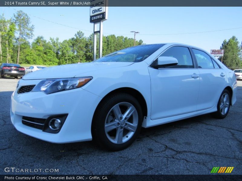 Super White / Black/Ash 2014 Toyota Camry SE
