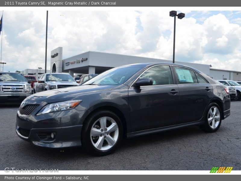 Magnetic Gray Metallic / Dark Charcoal 2011 Toyota Camry SE