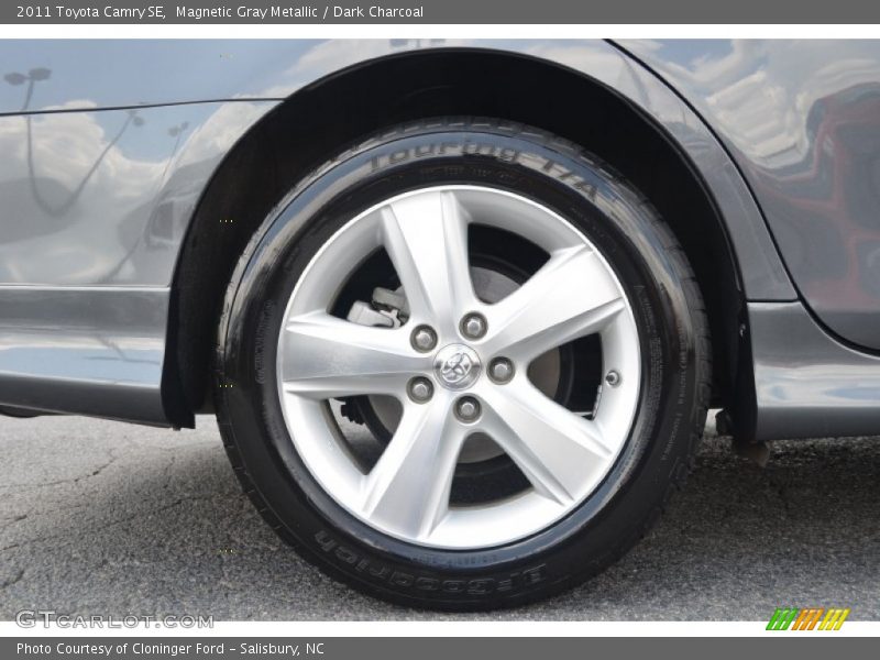 Magnetic Gray Metallic / Dark Charcoal 2011 Toyota Camry SE