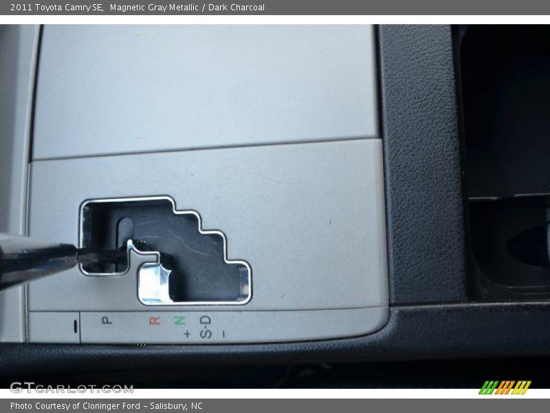 Magnetic Gray Metallic / Dark Charcoal 2011 Toyota Camry SE