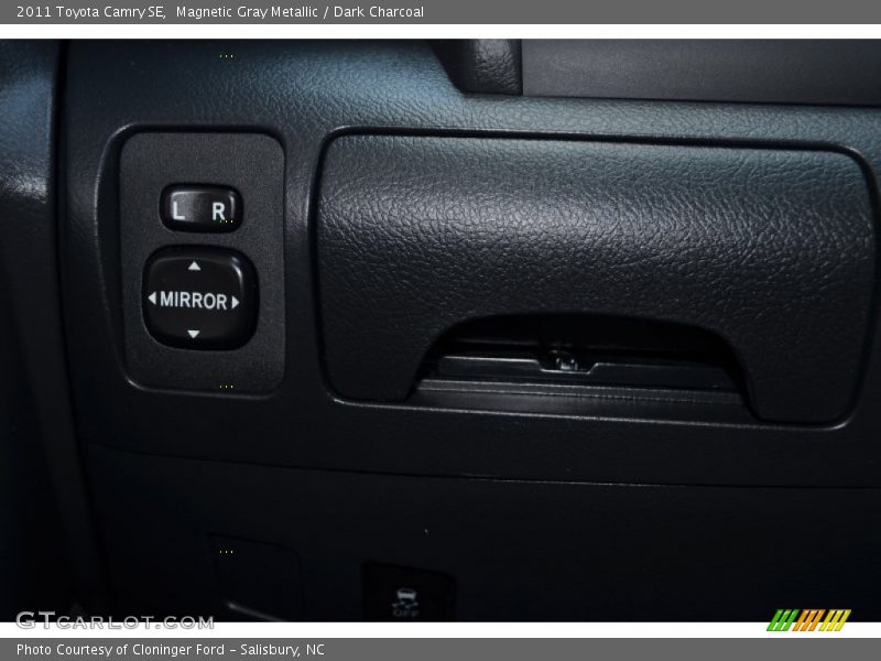 Magnetic Gray Metallic / Dark Charcoal 2011 Toyota Camry SE