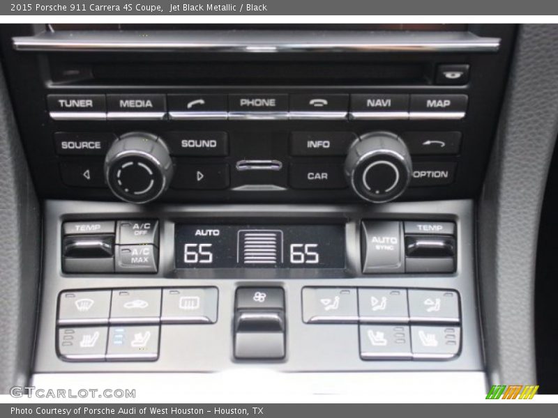 Controls of 2015 911 Carrera 4S Coupe