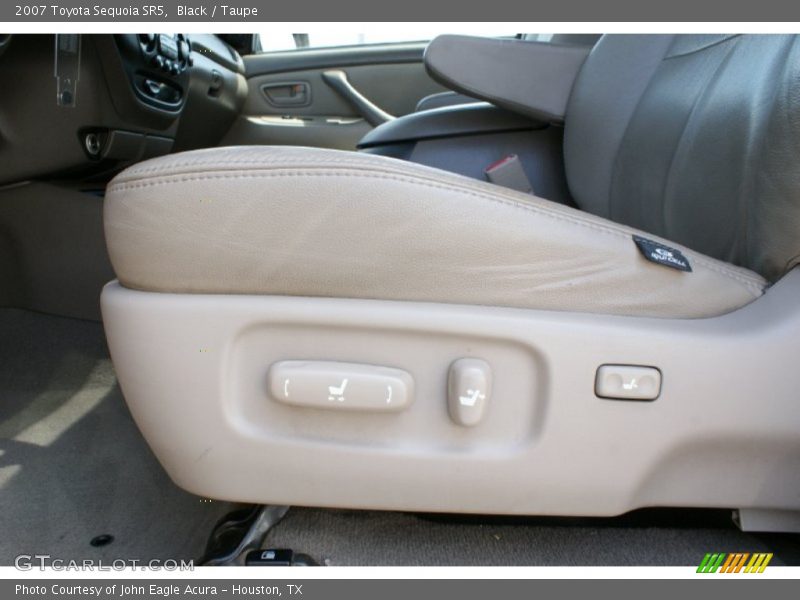 Black / Taupe 2007 Toyota Sequoia SR5