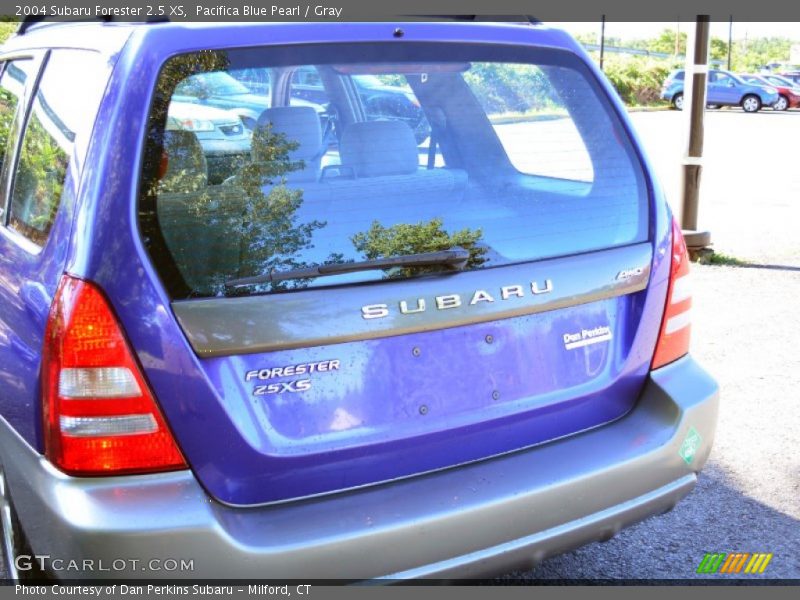 Pacifica Blue Pearl / Gray 2004 Subaru Forester 2.5 XS