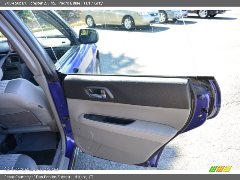 Pacifica Blue Pearl / Gray 2004 Subaru Forester 2.5 XS
