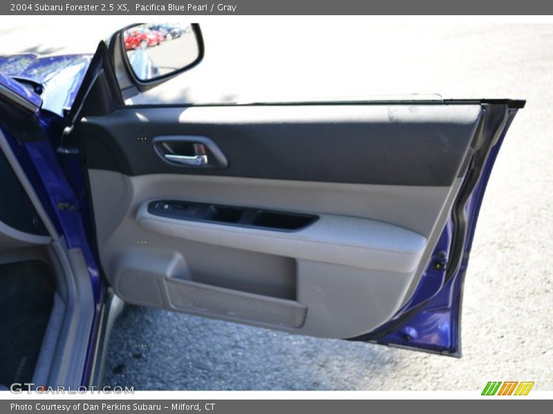 Pacifica Blue Pearl / Gray 2004 Subaru Forester 2.5 XS