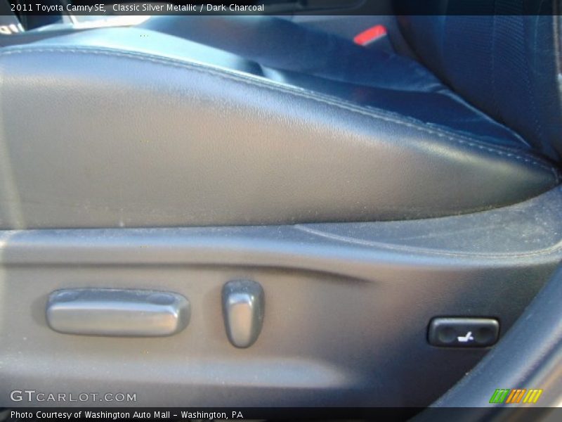 Classic Silver Metallic / Dark Charcoal 2011 Toyota Camry SE