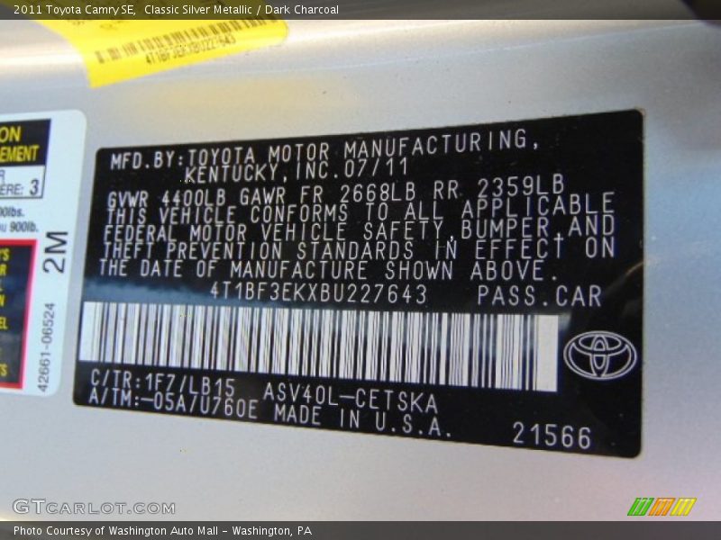 Classic Silver Metallic / Dark Charcoal 2011 Toyota Camry SE