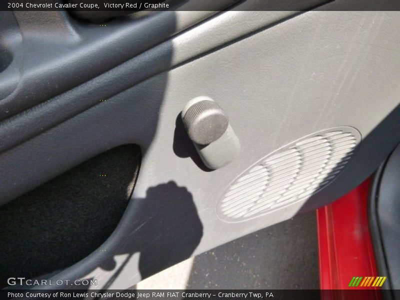 Victory Red / Graphite 2004 Chevrolet Cavalier Coupe