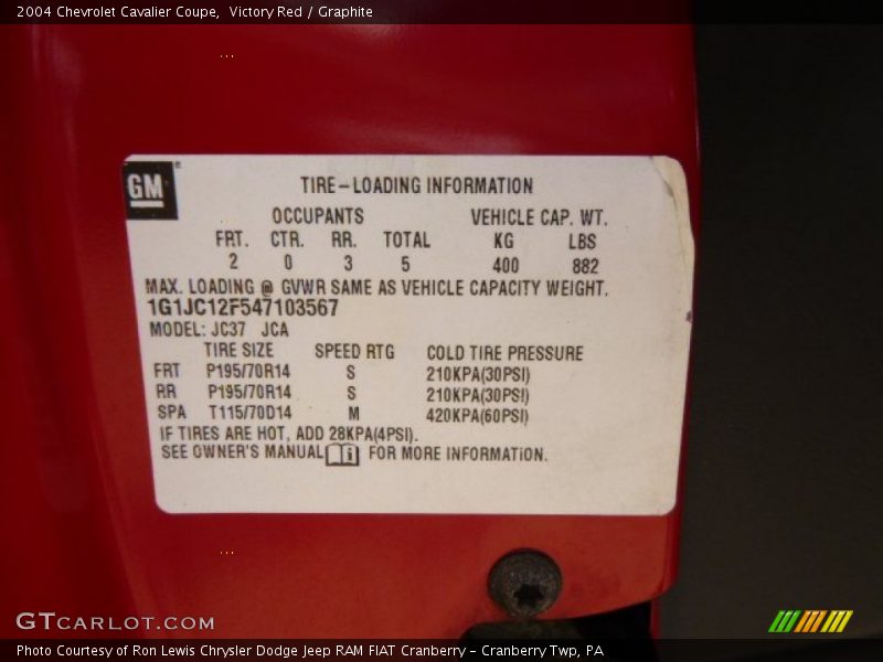 Victory Red / Graphite 2004 Chevrolet Cavalier Coupe