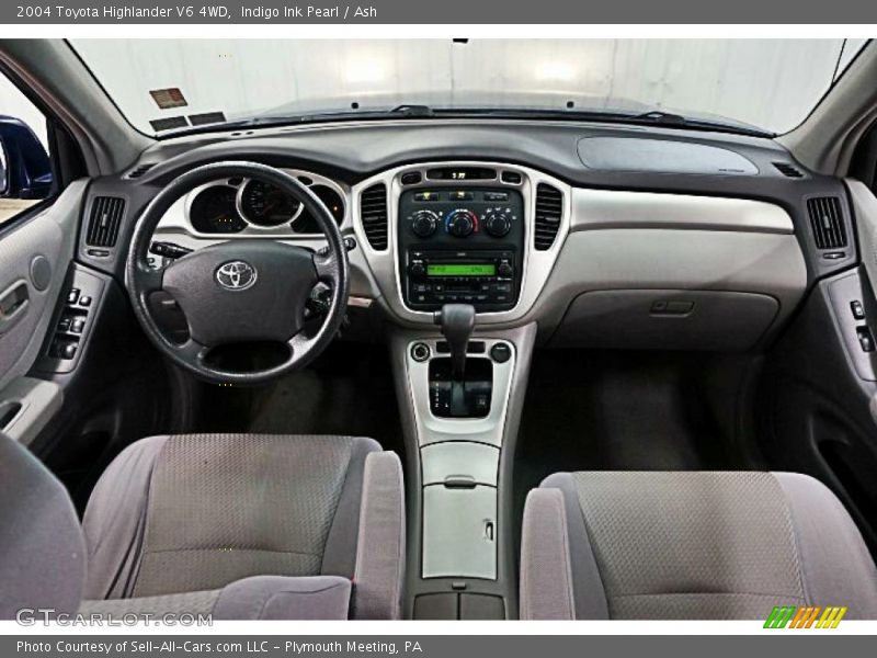  2004 Highlander V6 4WD Ash Interior