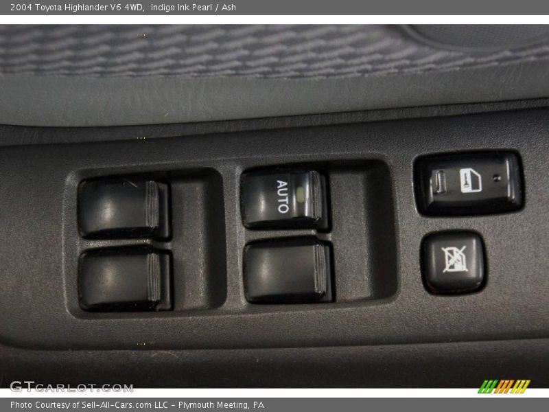 Indigo Ink Pearl / Ash 2004 Toyota Highlander V6 4WD
