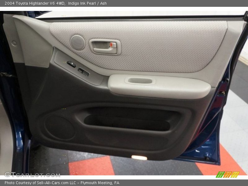 Indigo Ink Pearl / Ash 2004 Toyota Highlander V6 4WD