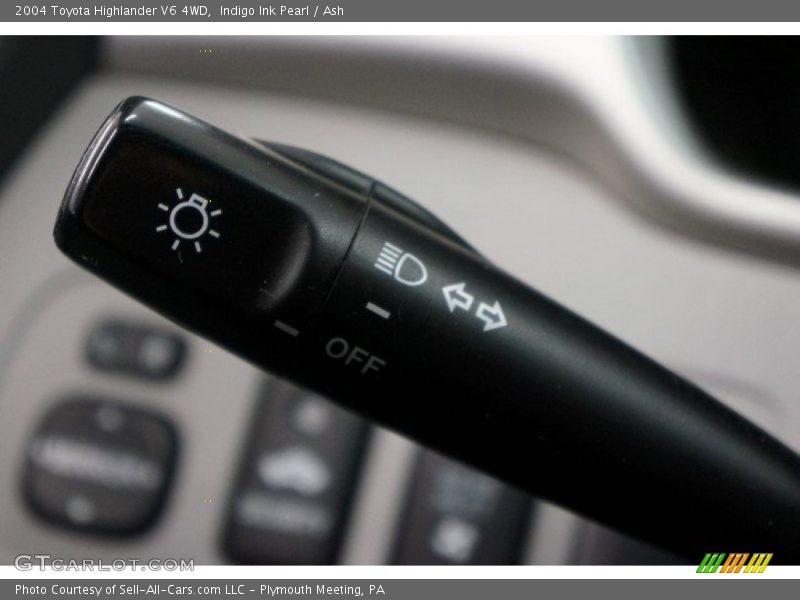 Indigo Ink Pearl / Ash 2004 Toyota Highlander V6 4WD