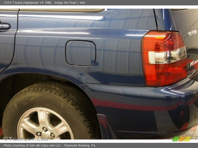Indigo Ink Pearl / Ash 2004 Toyota Highlander V6 4WD