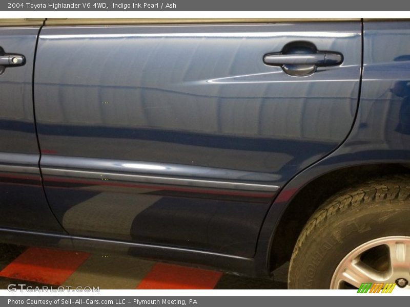 Indigo Ink Pearl / Ash 2004 Toyota Highlander V6 4WD