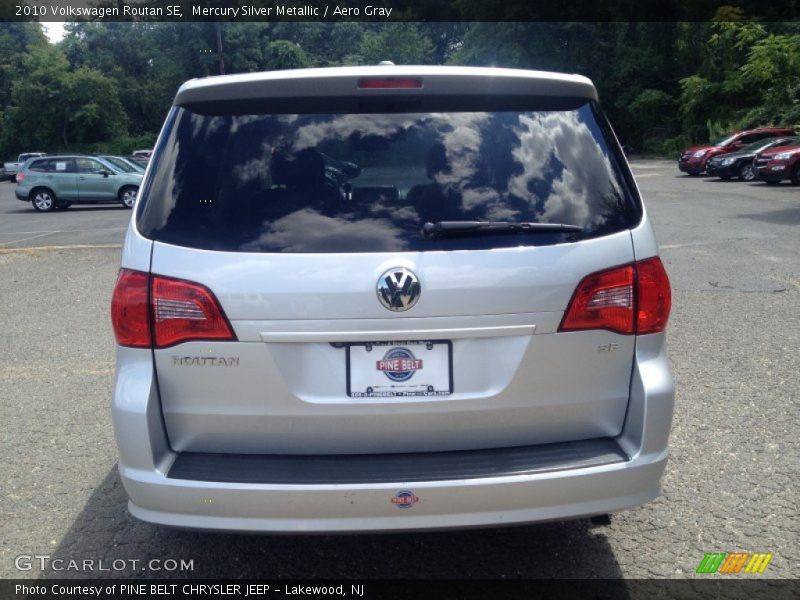 Mercury Silver Metallic / Aero Gray 2010 Volkswagen Routan SE