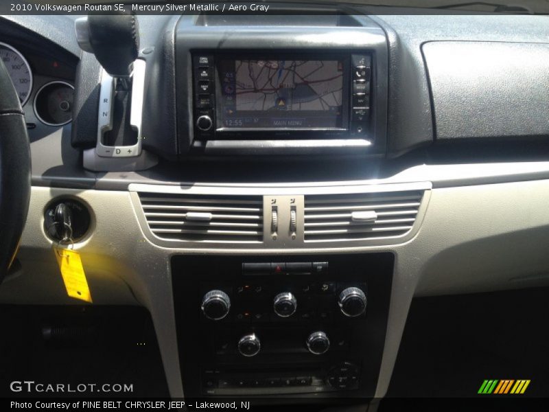 Mercury Silver Metallic / Aero Gray 2010 Volkswagen Routan SE